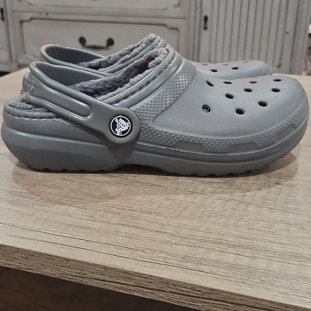 CROCS Kids Cozy Grey Faux-Fur Shoes size J3